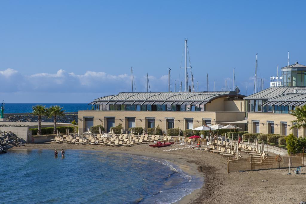 Hotel Riviera Dei Fiori San Lorenzo al Mare Eksteriør bilde